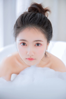 舌头往下舔到一个硬硬的包疼